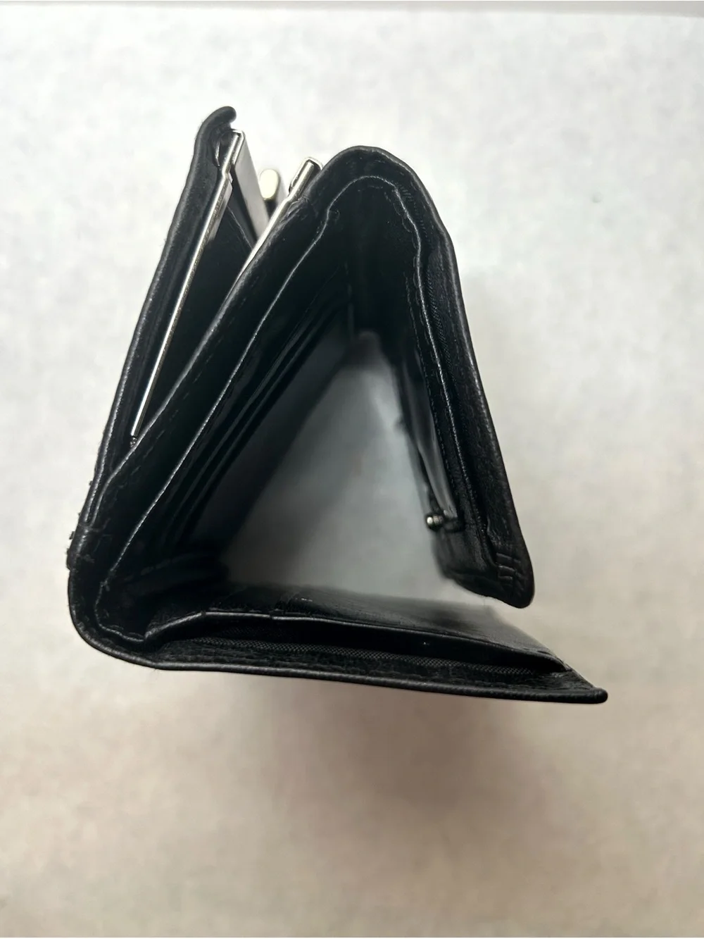 Pelle Studio Genuine Leather Black Trifold Wallet with Kiss Lock EUC